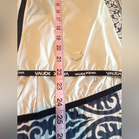 Vaude White Sleeveless Vest size 40 - Picture 8 of 9